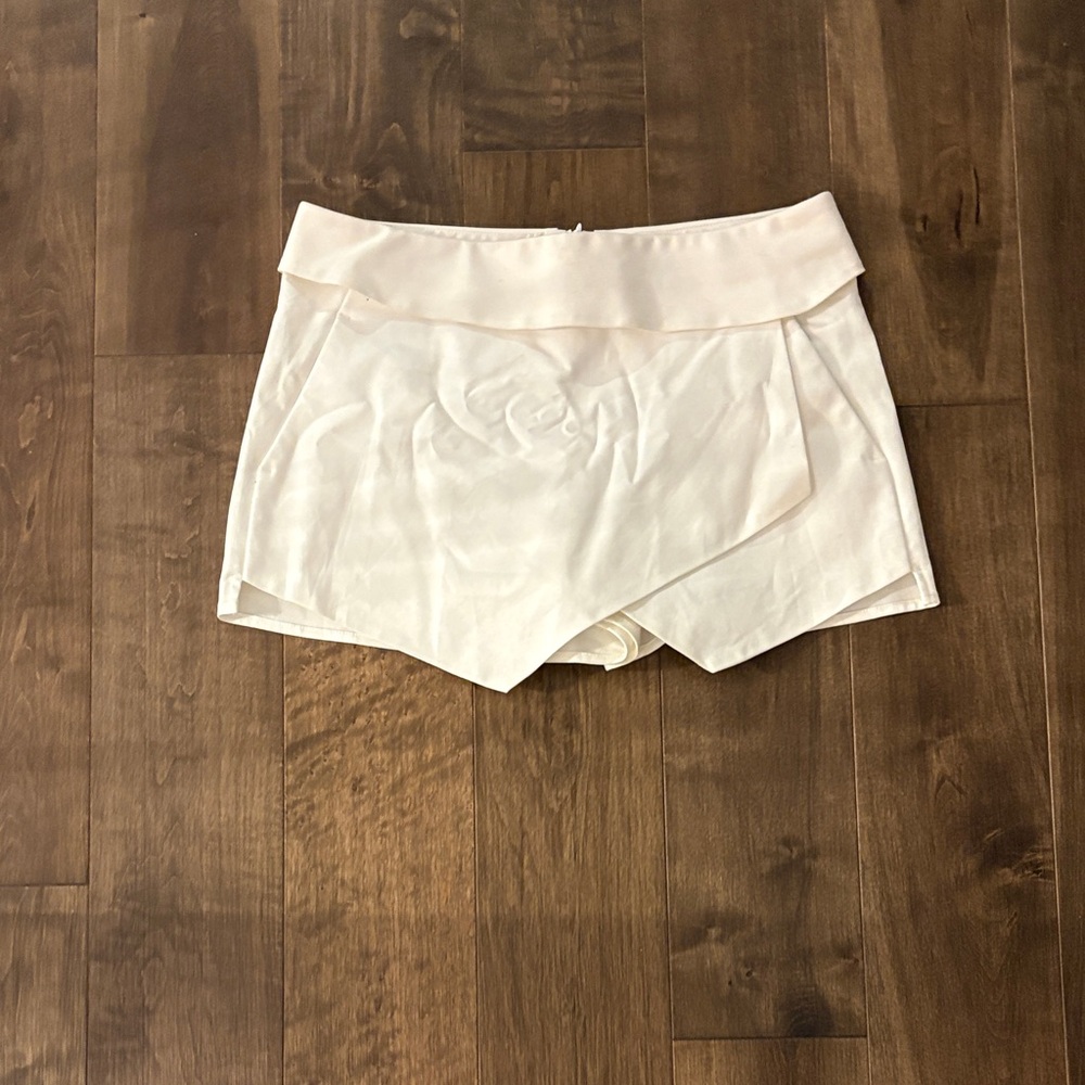 TALULAH Cream Women's Skorts